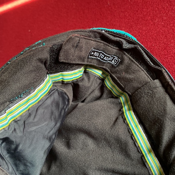 Burton Boarding Skiing Snow Pants (w zipper to jacket attachment and boot hook) - Picture 4 of 9